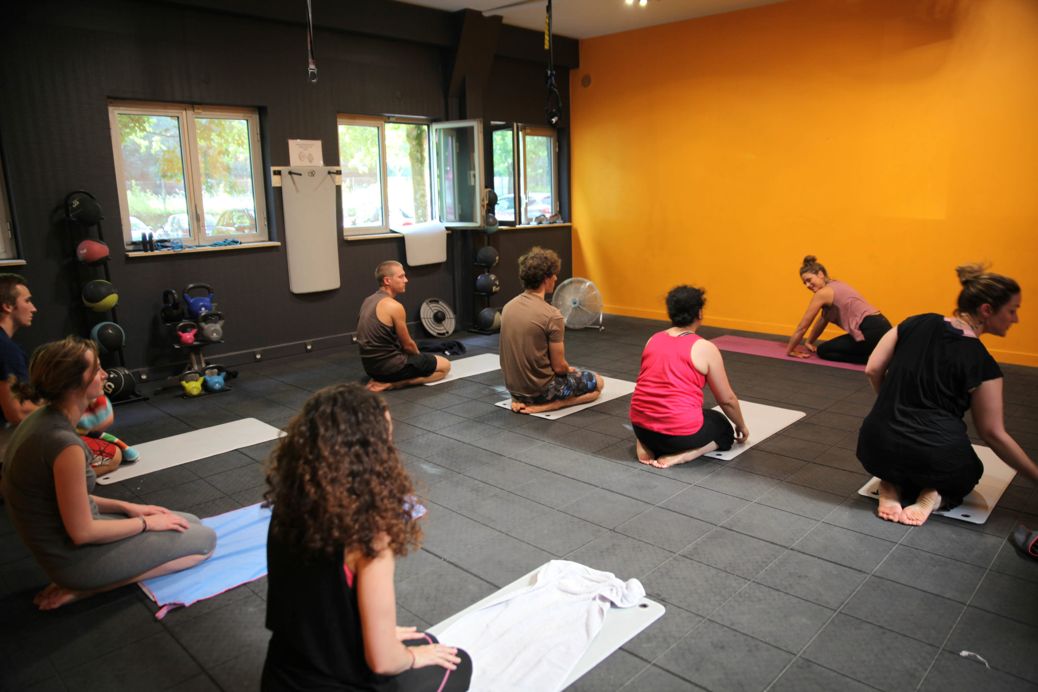 cours de yogas à Vertical'Art Orléans - salle d'escalade, restaurant et bar